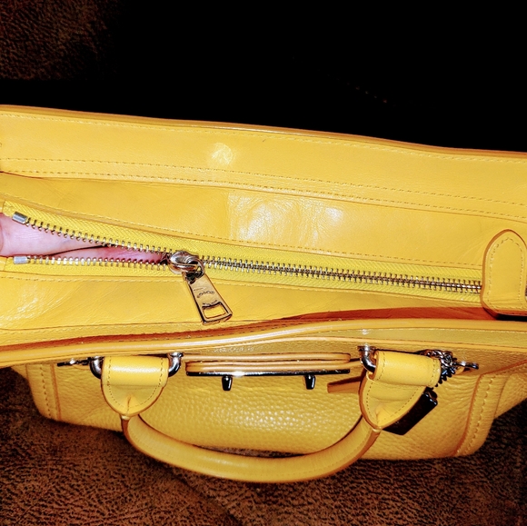 COACH Handbag Lemon Color 🍋 Love it 🍋 - Picture 6 of 10